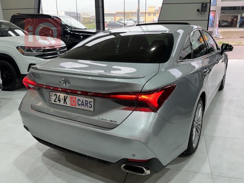 تويوتا أفالون